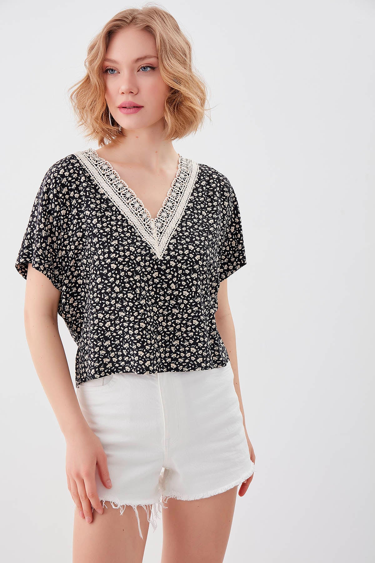 FLORAL PATTERN V COLLAR SHORT SLEEVE BLOUSE
