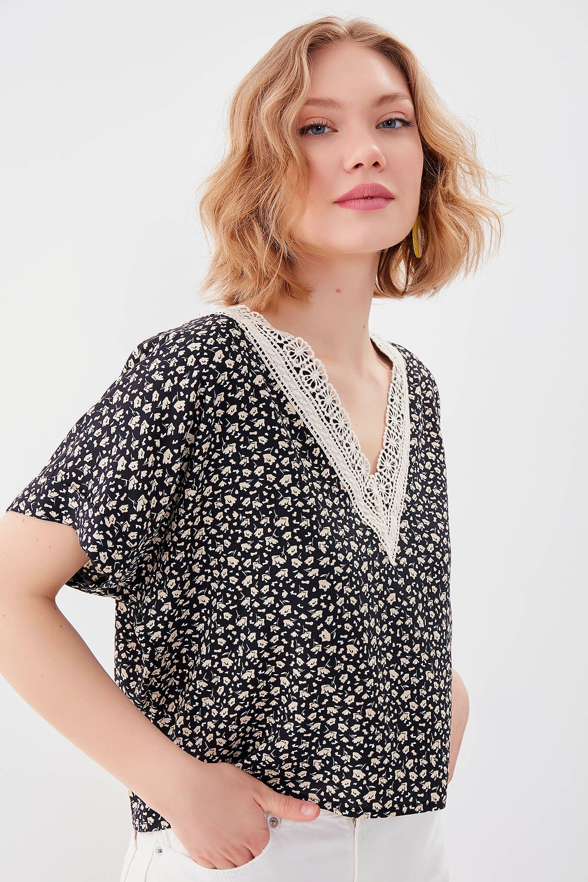 FLORAL PATTERN V COLLAR SHORT SLEEVE BLOUSE