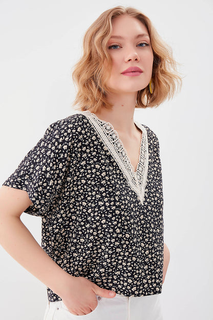 FLORAL PATTERN V COLLAR SHORT SLEEVE BLOUSE