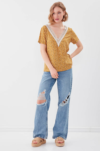 FLORAL V COLLAR BLOUSE