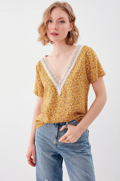 FLORAL V COLLAR BLOUSE