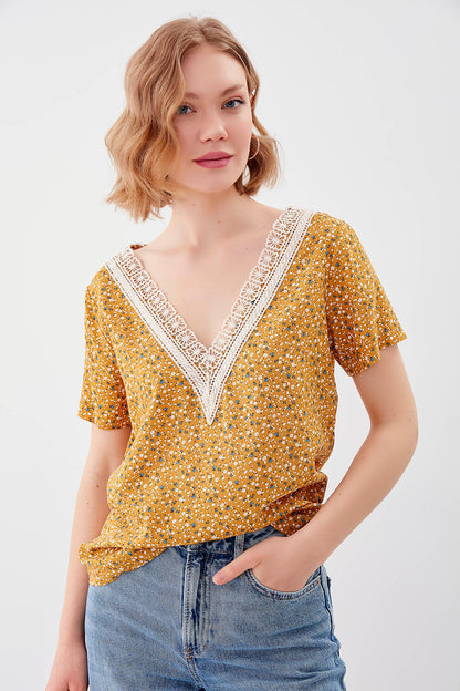 FLORAL V COLLAR BLOUSE