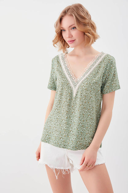 FLORAL V COLLAR BLOUSE