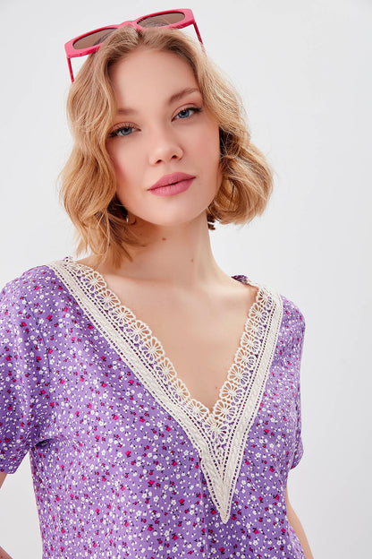 FLORAL V COLLAR BLOUSE