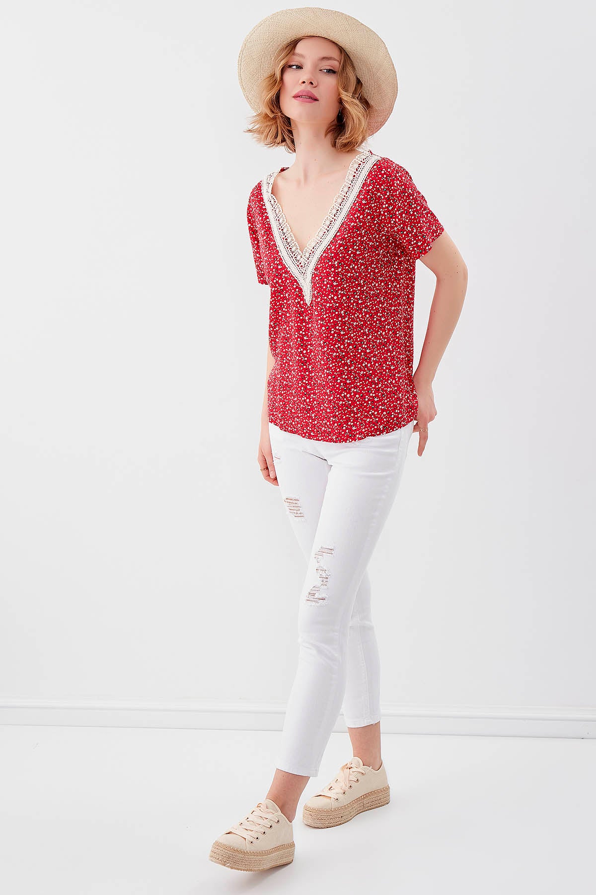 FLORAL V COLLAR BLOUSE