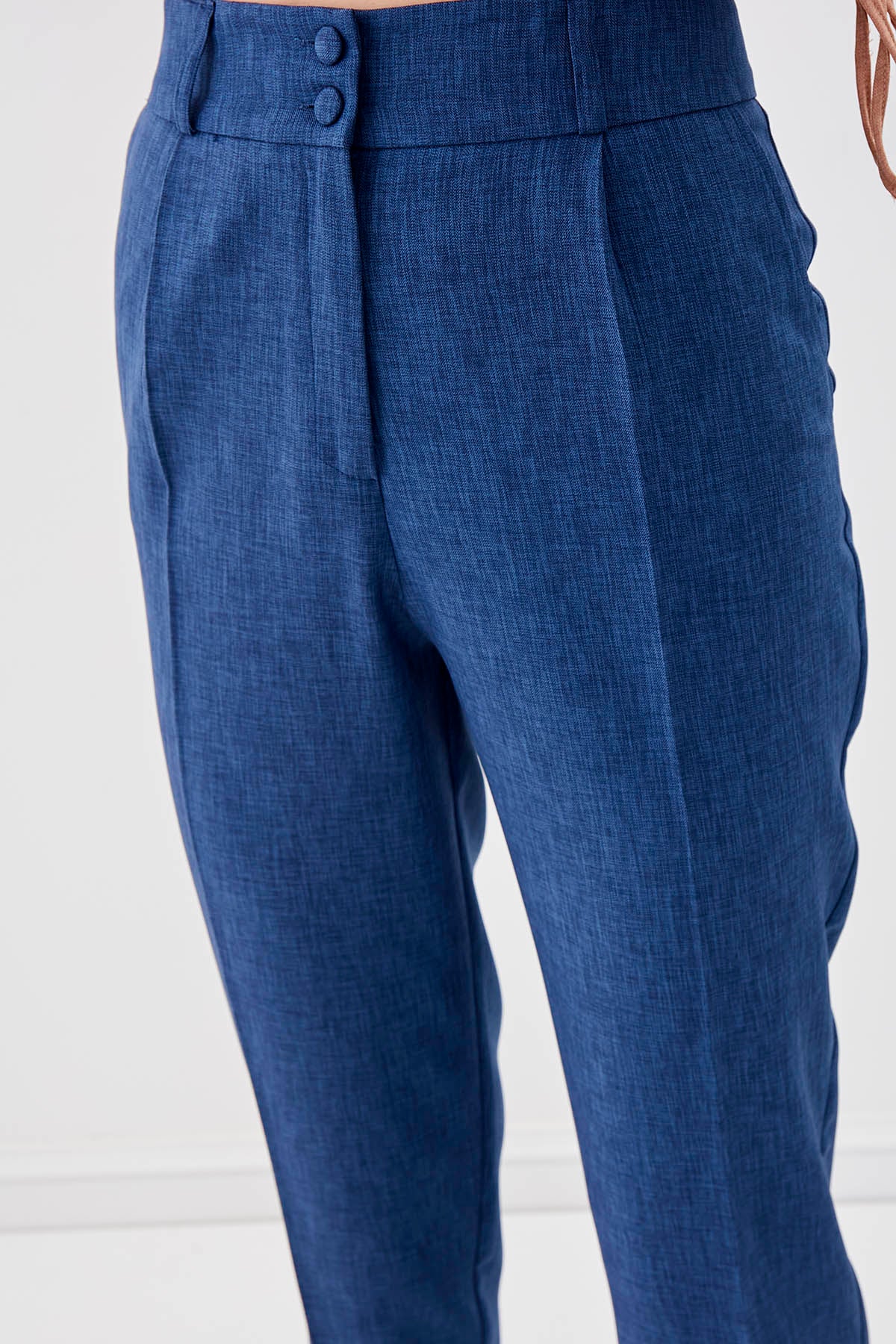 DOUBLE-BUTTON CROP TROUSERS