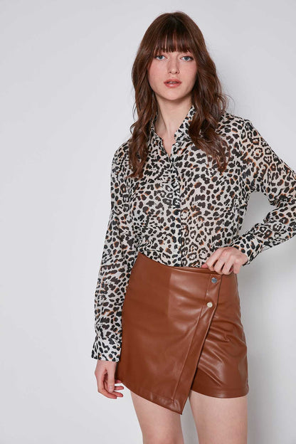 STUDS DETAILED  FAUX LEATHER SHORTS
