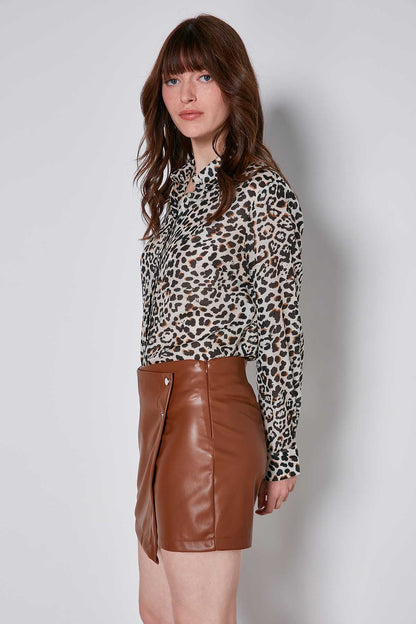 STUDS DETAILED  FAUX LEATHER SHORTS