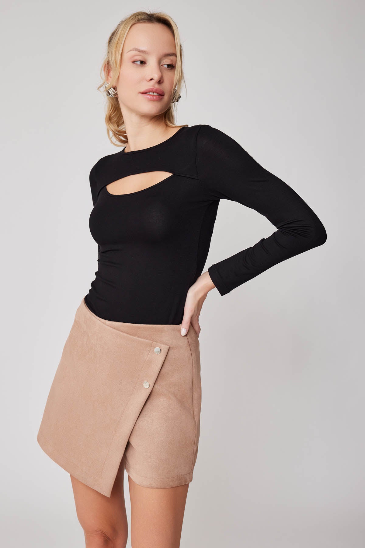 STUDS DETAILED ARTIFICIAL SUITE SHORTS SKIRT