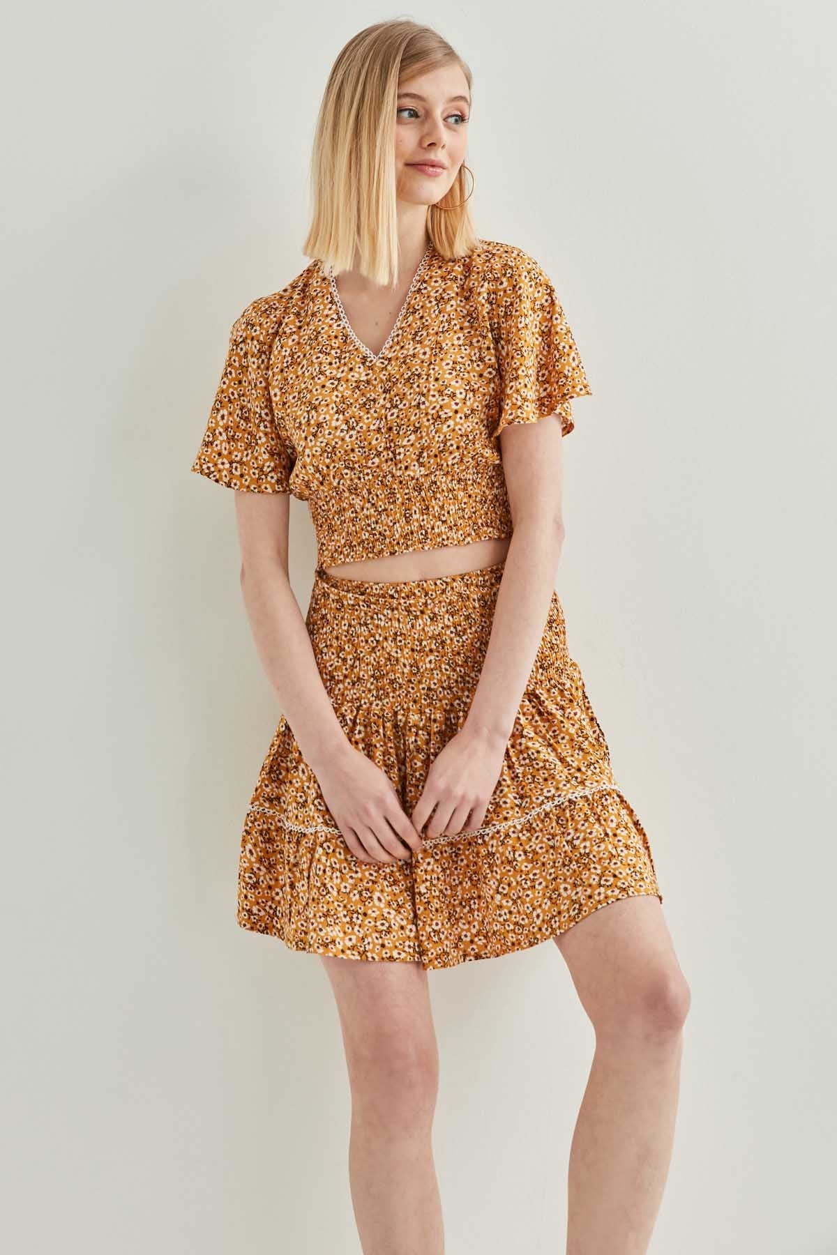 COILED BLOUSE SKIRT SET WITH FLORAL PATTERN