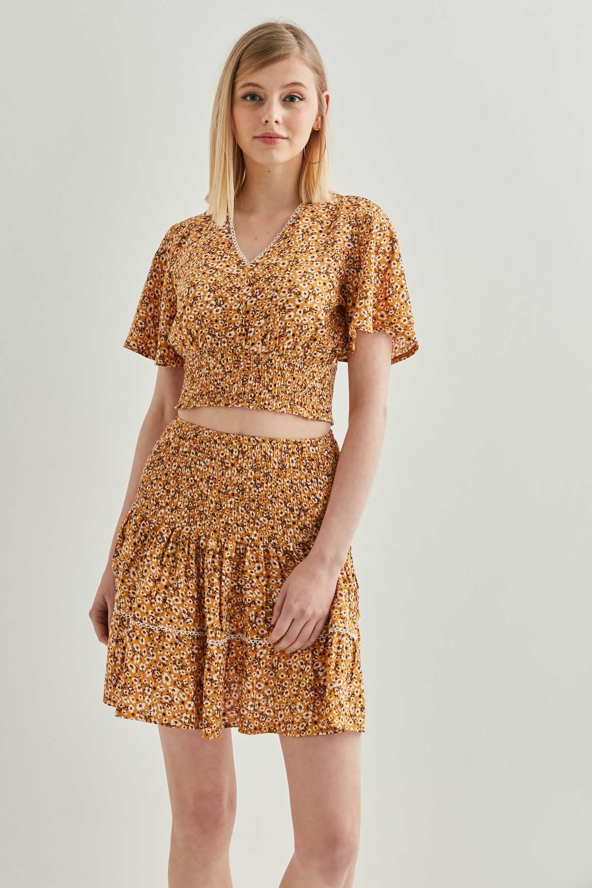 COILED BLOUSE SKIRT SET WITH FLORAL PATTERN
