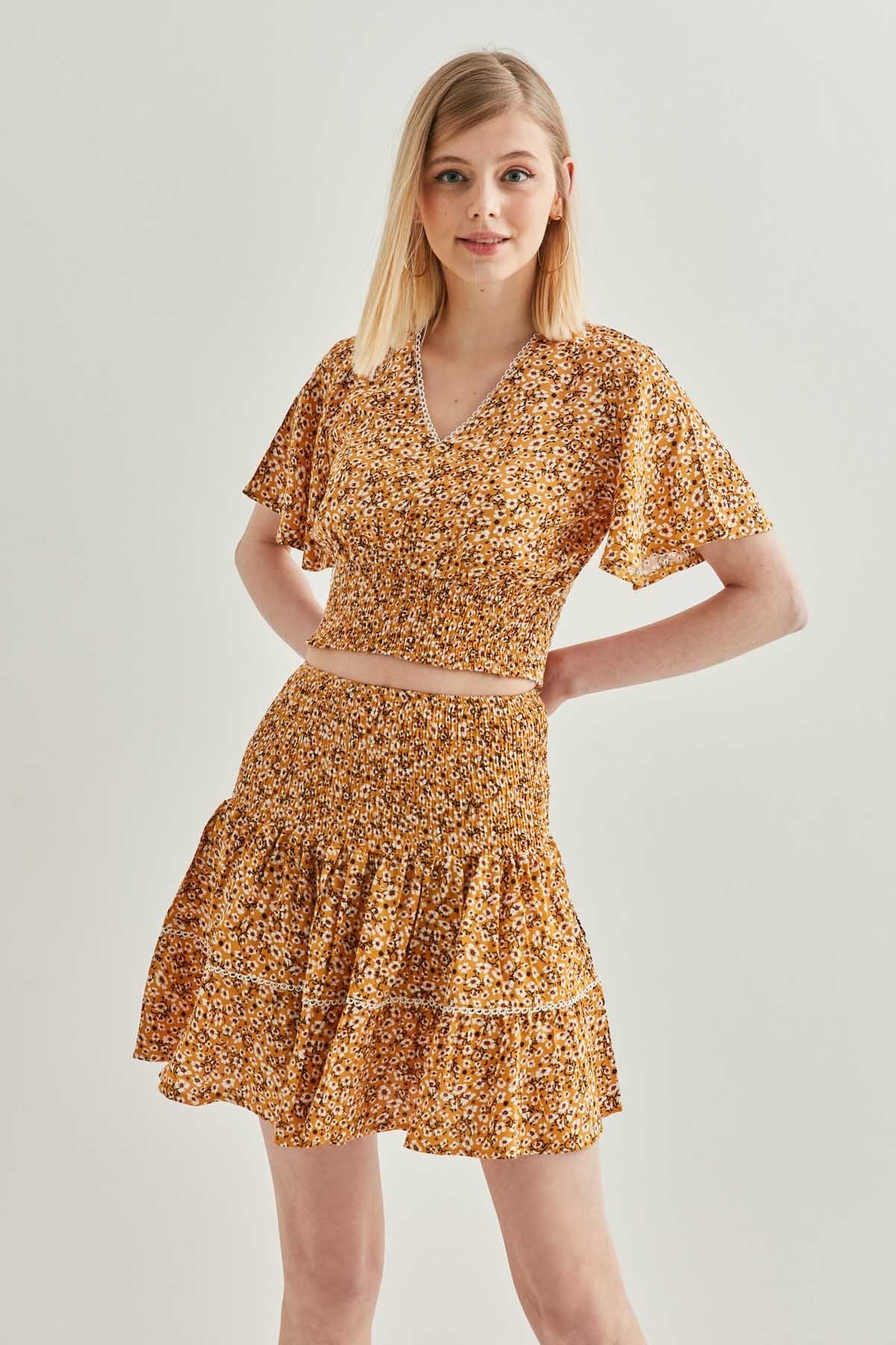 COILED BLOUSE SKIRT SET WITH FLORAL PATTERN