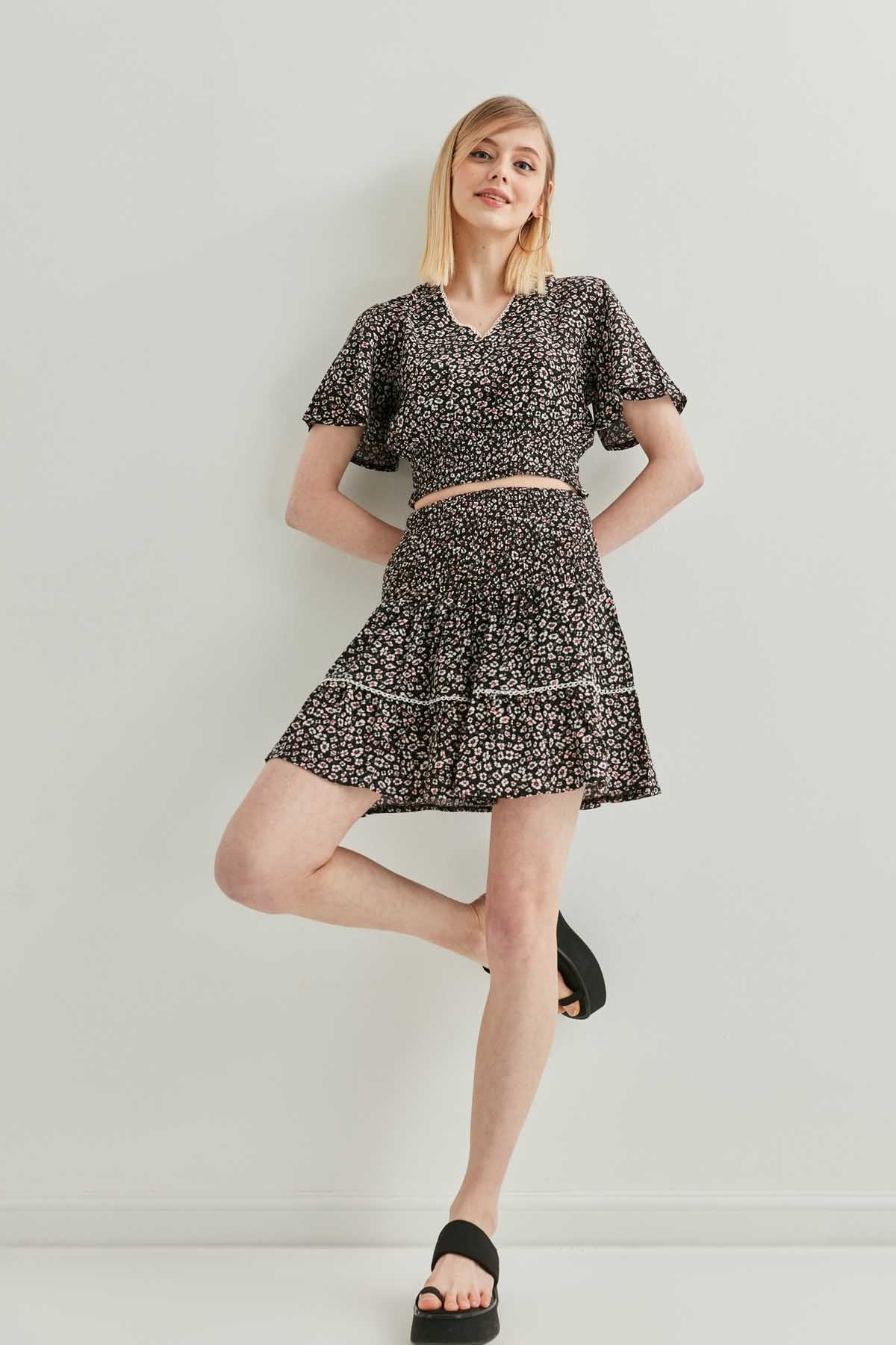 COILED BLOUSE SKIRT SET WITH FLORAL PATTERN
