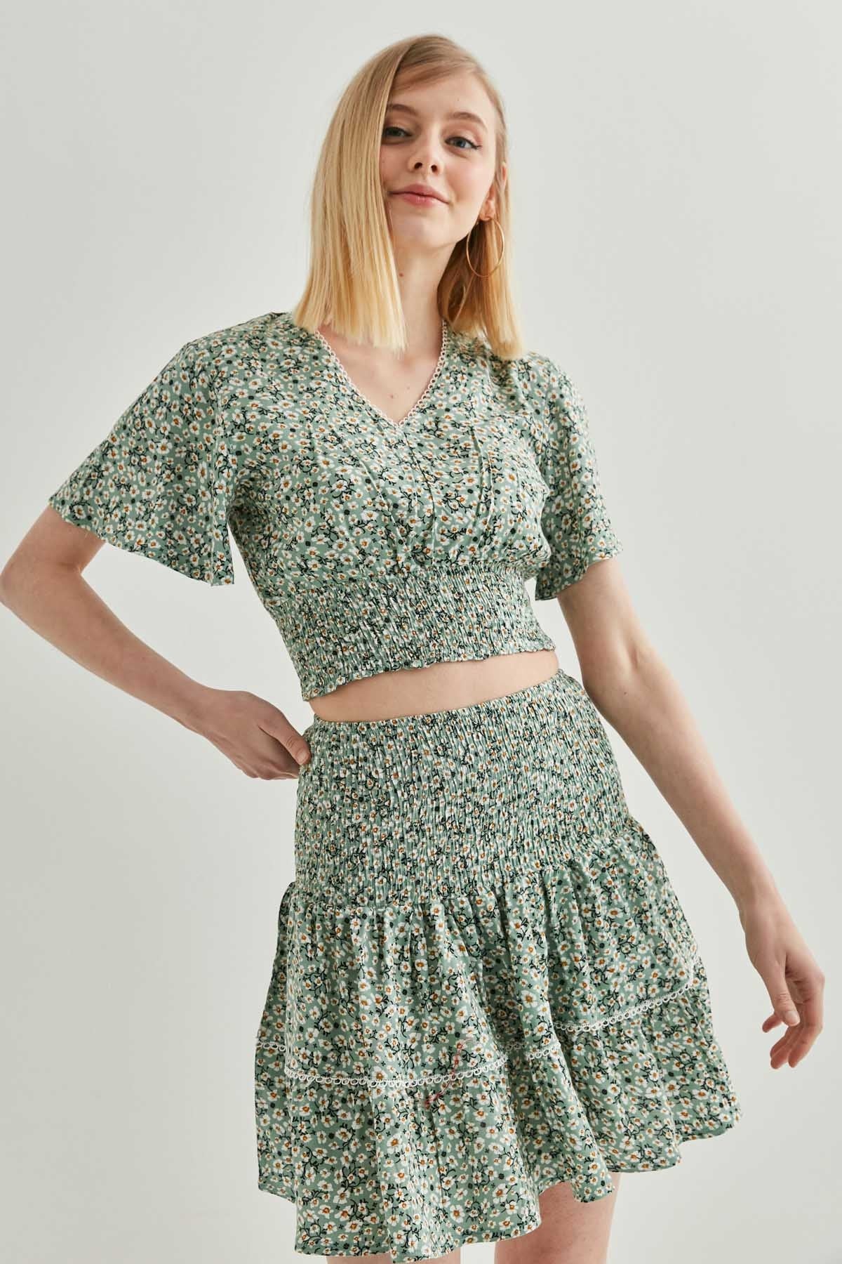 COILED BLOUSE SKIRT SET WITH FLORAL PATTERN