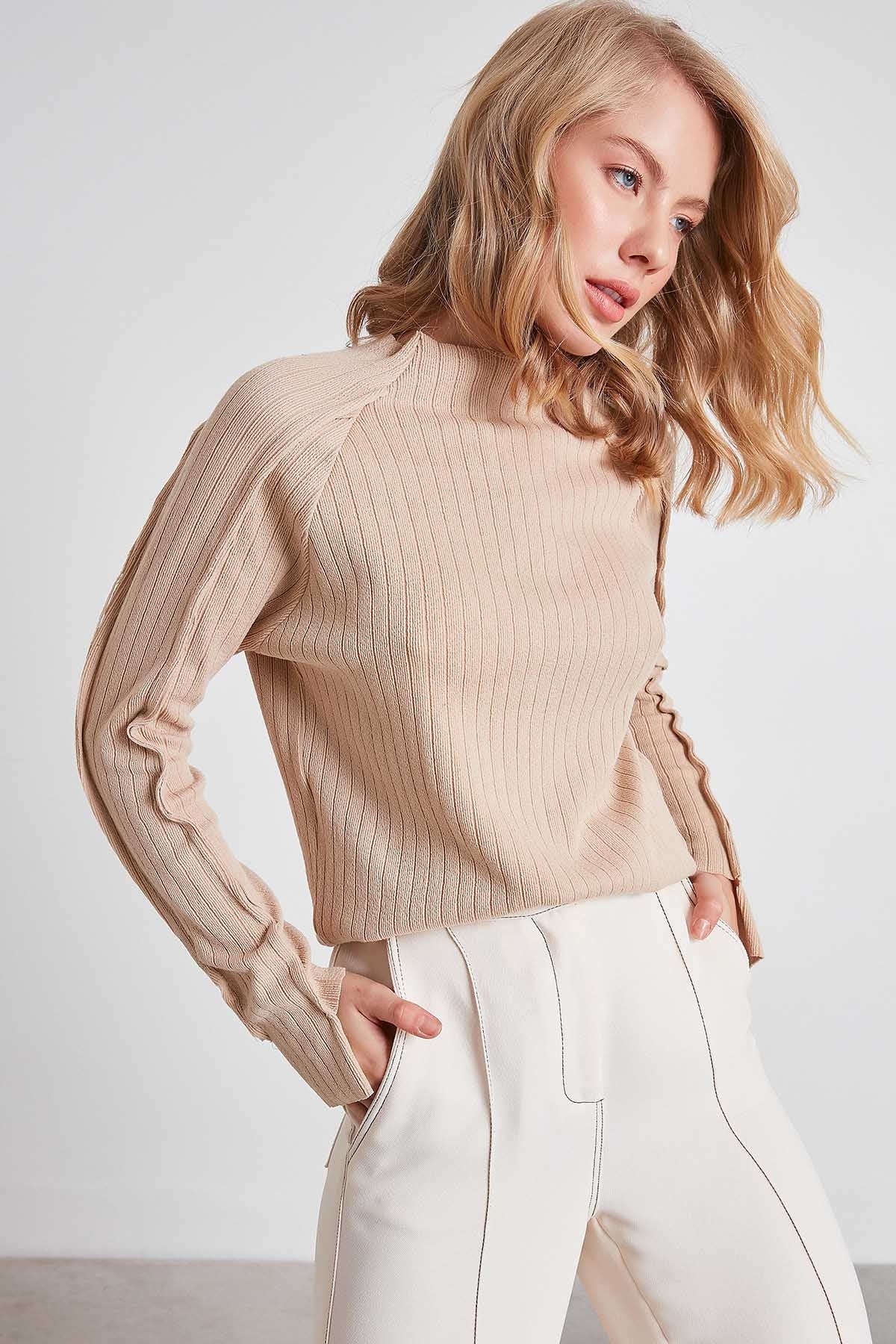STRIPED KNITTED STITCH DETAILED BLOUSE