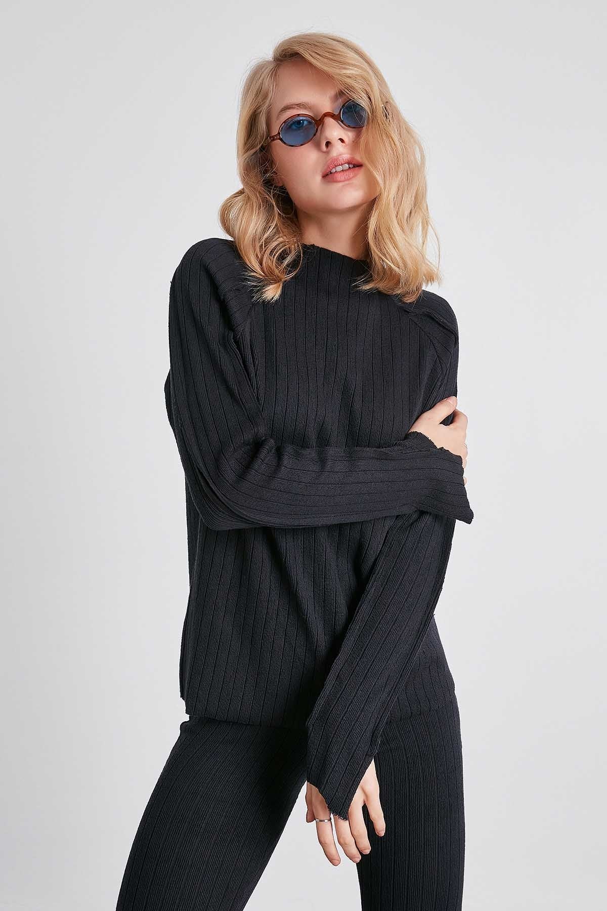 STRIPED KNITTED STITCH DETAILED BLOUSE