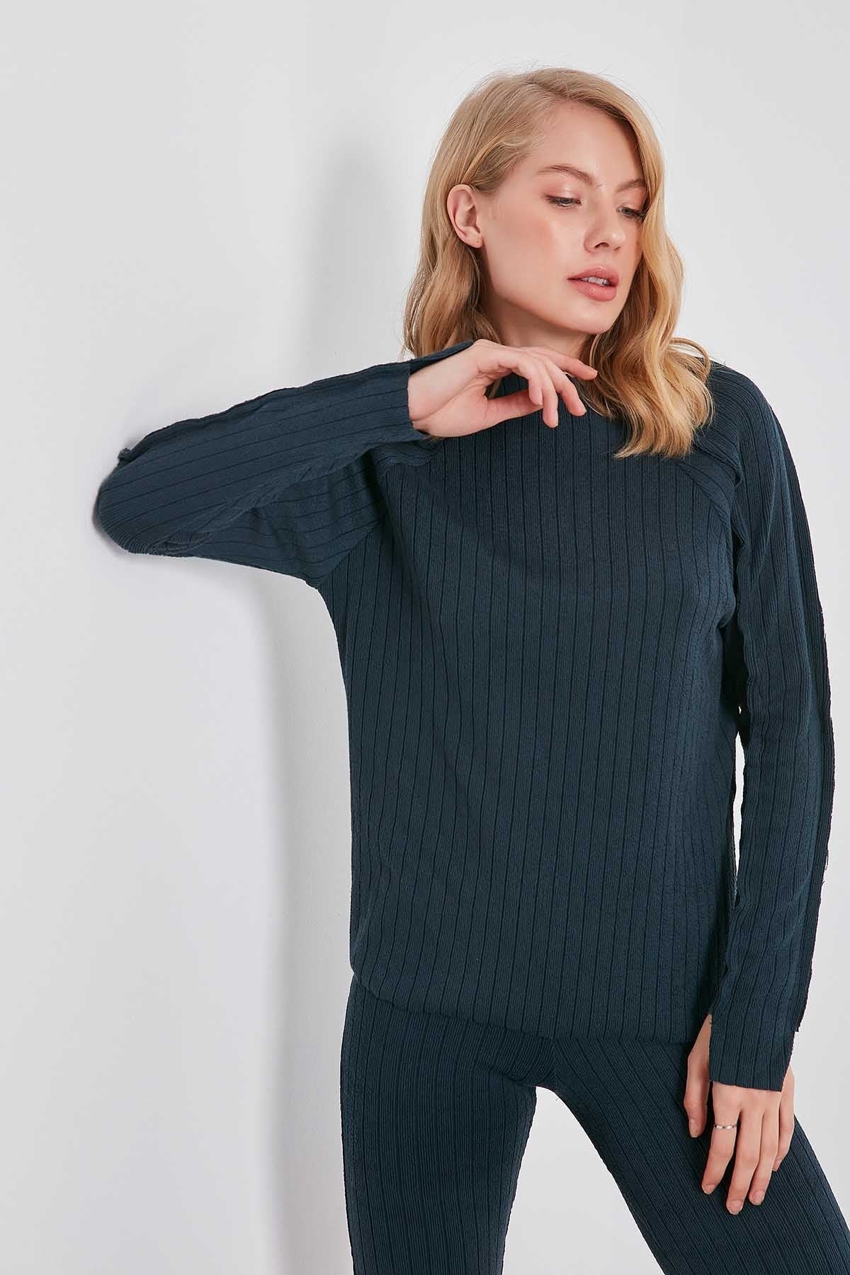STRIPED KNITTED STITCH DETAILED BLOUSE