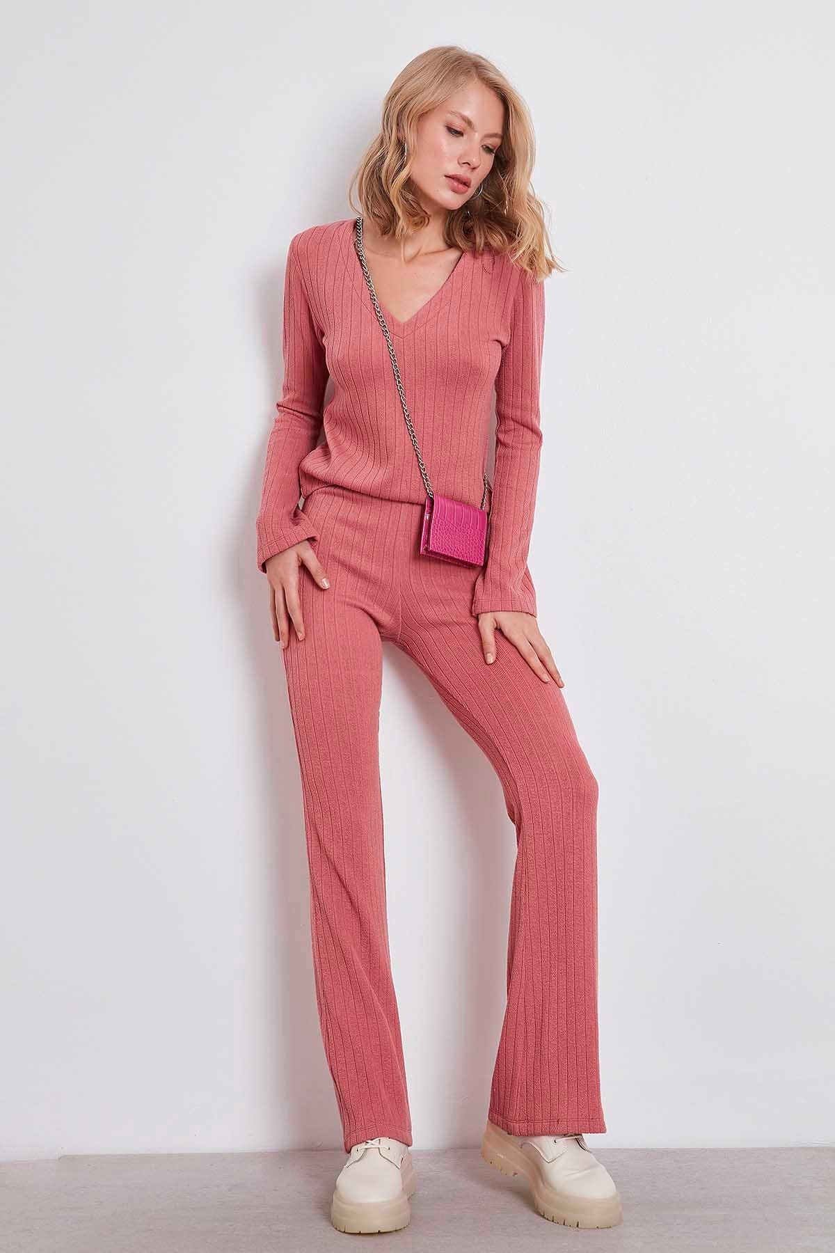 STRIPED KNITTED CLOTH COMFORTABLE TROUSERS