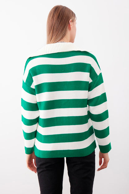 V COLLAR SWEATER WITH LINES