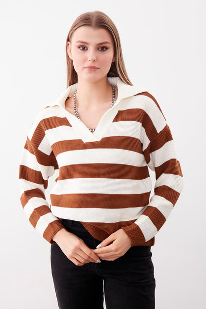 V COLLAR SWEATER WITH LINES