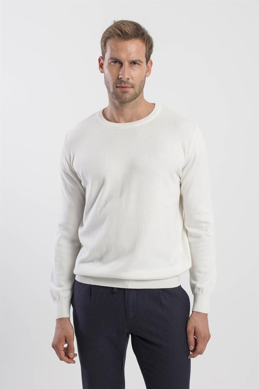 Ecru Slim Fit Round Collar Knitted Sweater