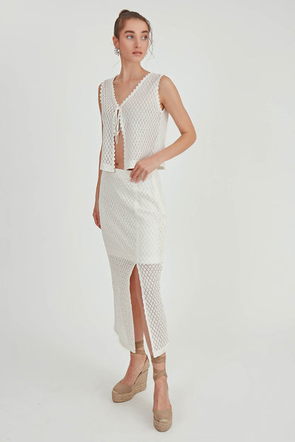 LACE EMBROIDERED MIDI HEIGHT SKIRT
