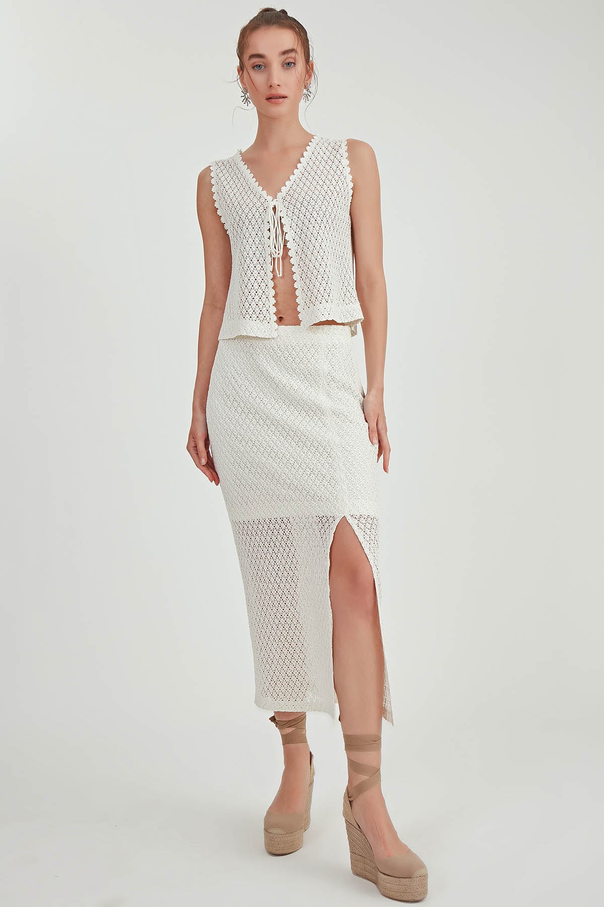 LACE EMBROIDERED MIDI HEIGHT SKIRT