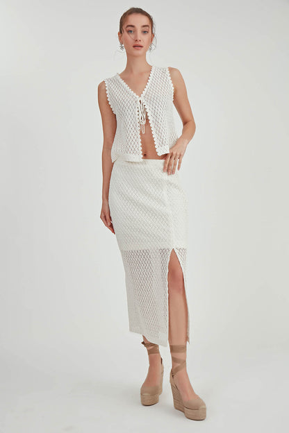 LACE EMBROIDERED MIDI HEIGHT SKIRT