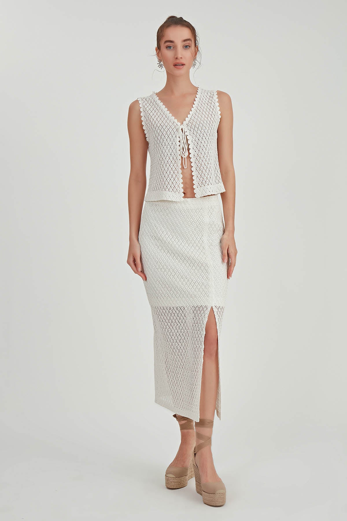 LACE EMBROIDERED MIDI HEIGHT SKIRT