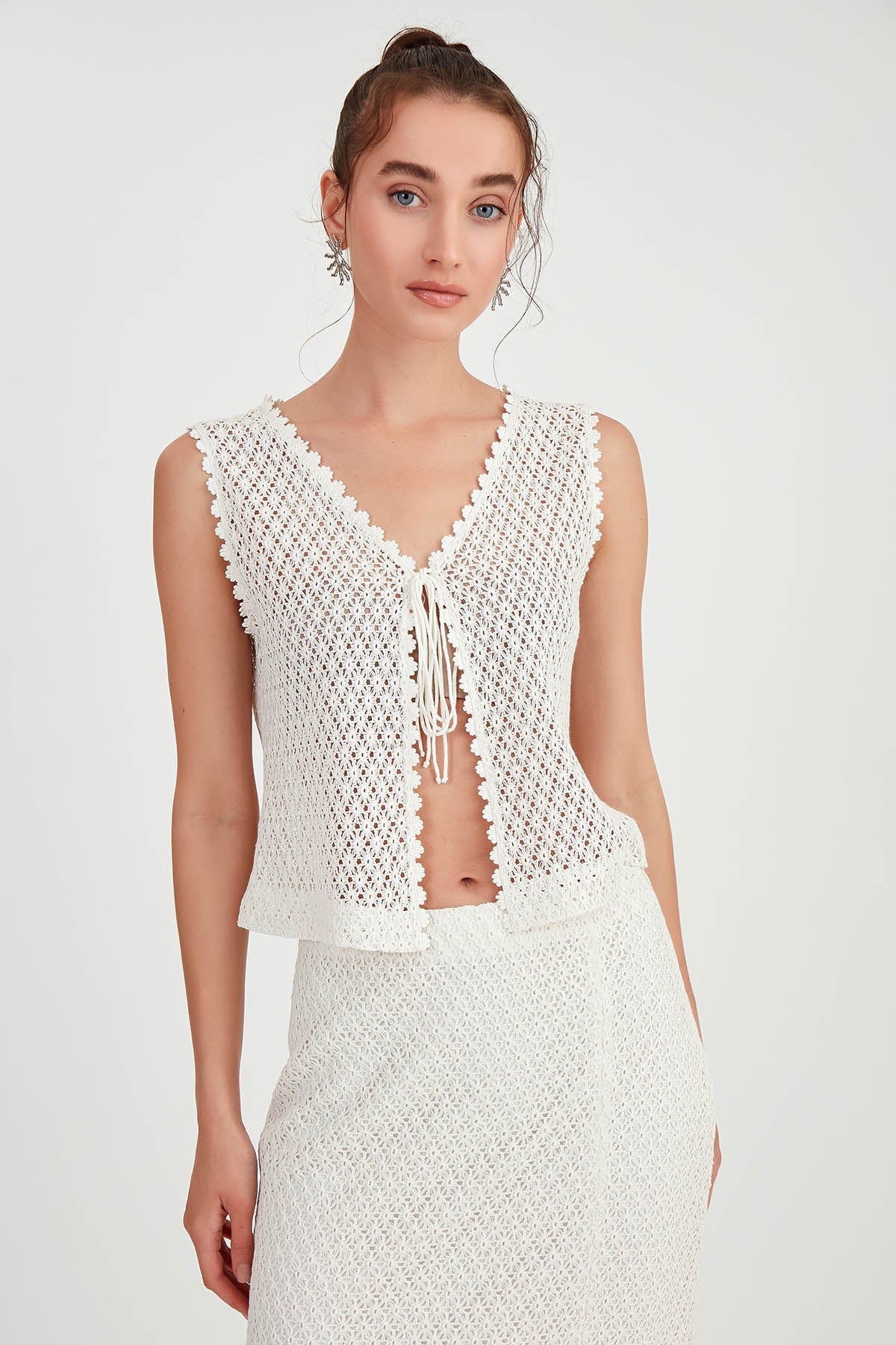 LACE FRONT LINKED VEST