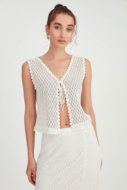LACE FRONT LINKED VEST