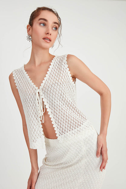LACE FRONT LINKED VEST
