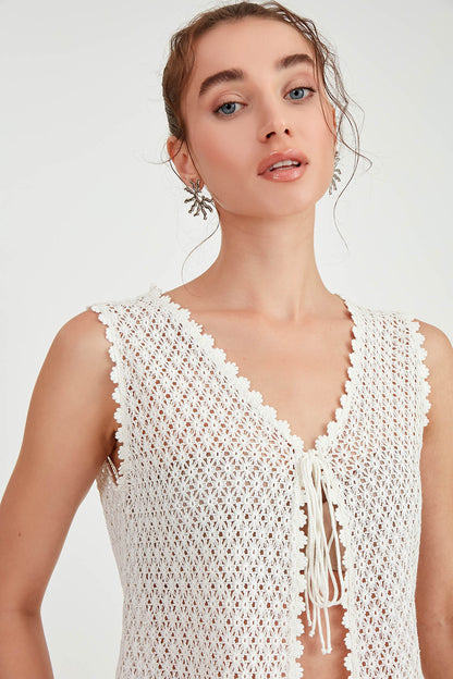 LACE FRONT LINKED VEST