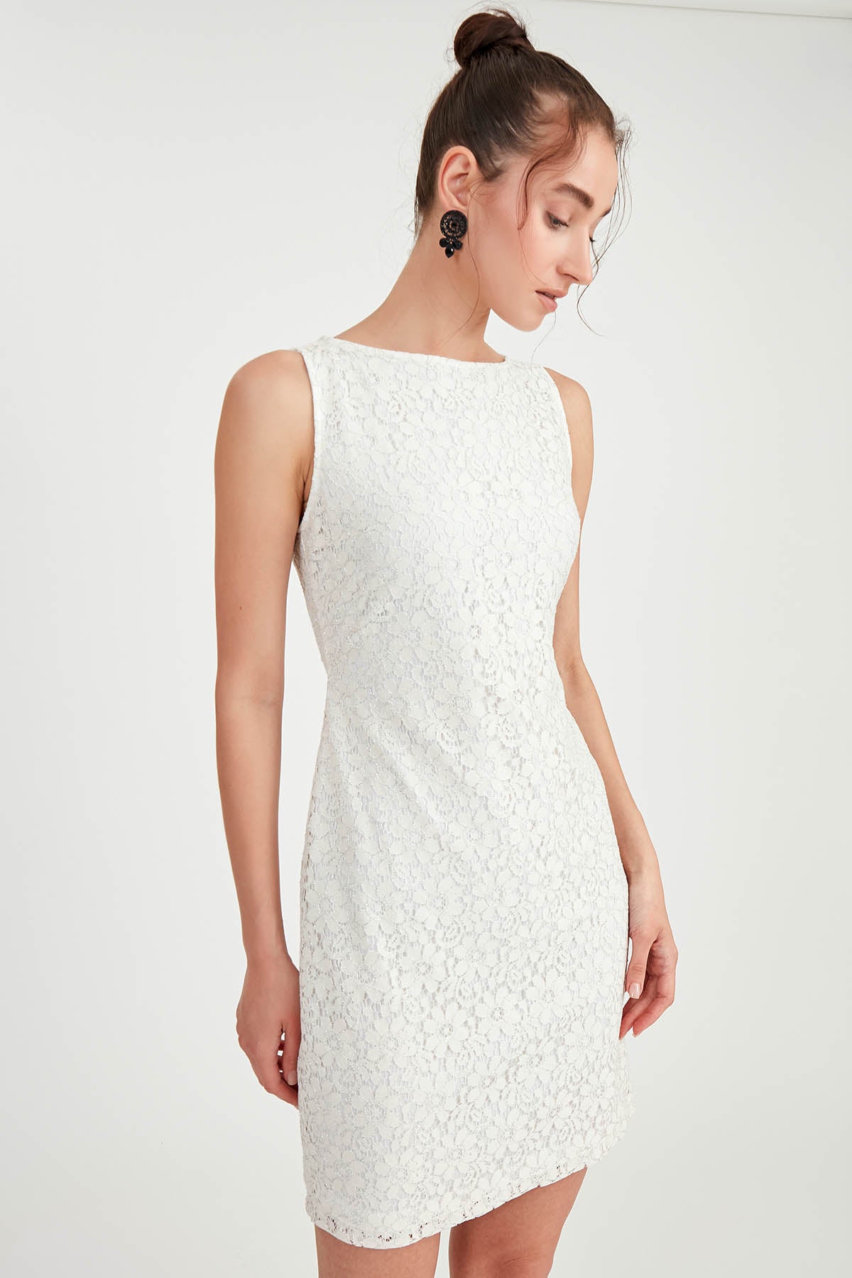 LACE SLEEVELESS LINED DRESS