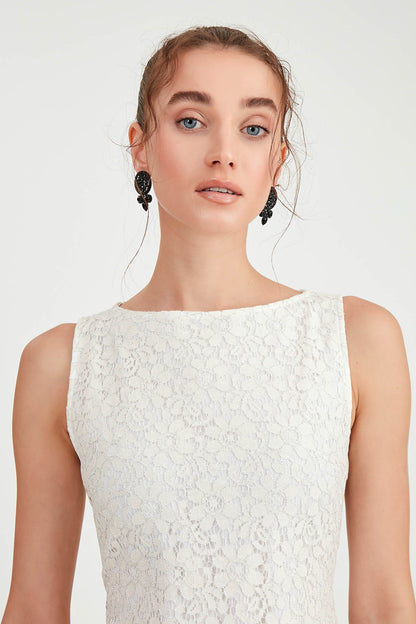 LACE SLEEVELESS LINED DRESS