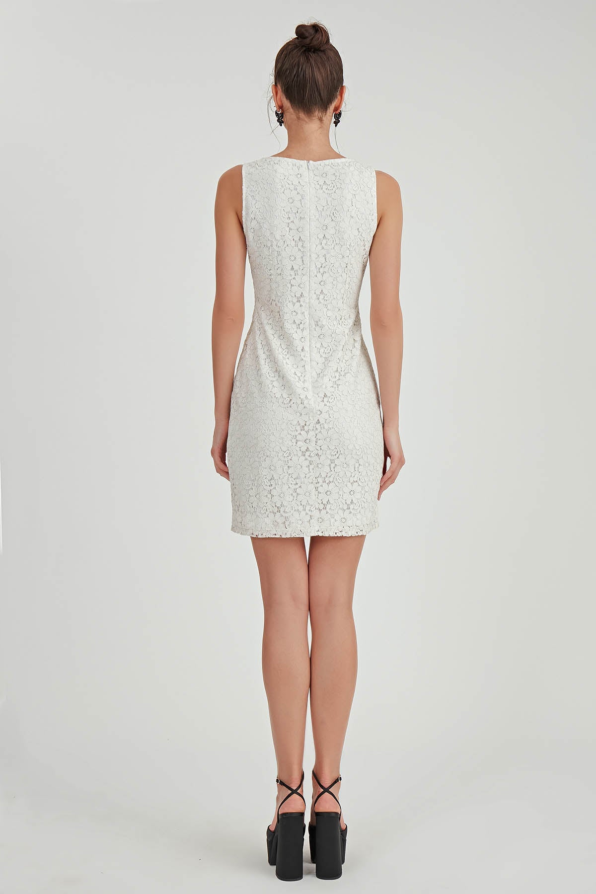 LACE SLEEVELESS LINED DRESS