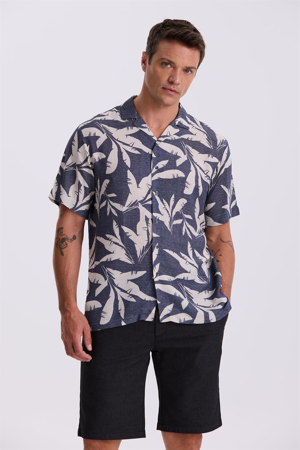 Navy Classic Fit Cutaway Collar Patterned Relax Fit Linen Mixed Short Sleeved Shirt
