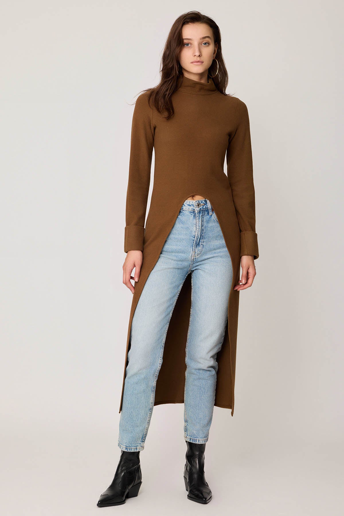 DEEP-SPLIT KNITTED BLOUSE