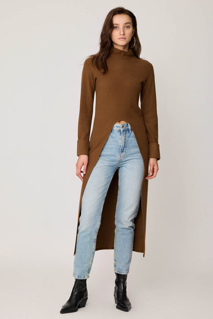 DEEP-SPLIT KNITTED BLOUSE
