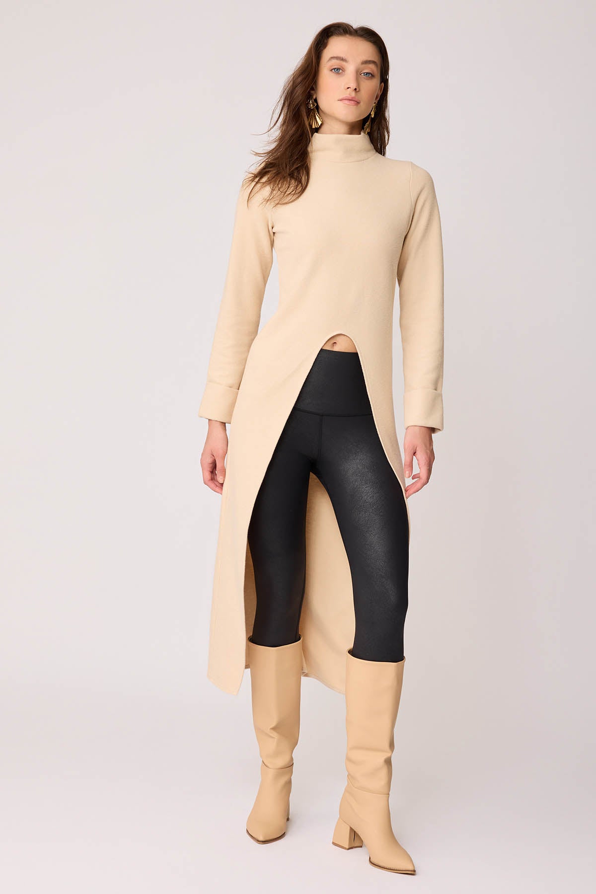 DEEP-SPLIT KNITTED BLOUSE