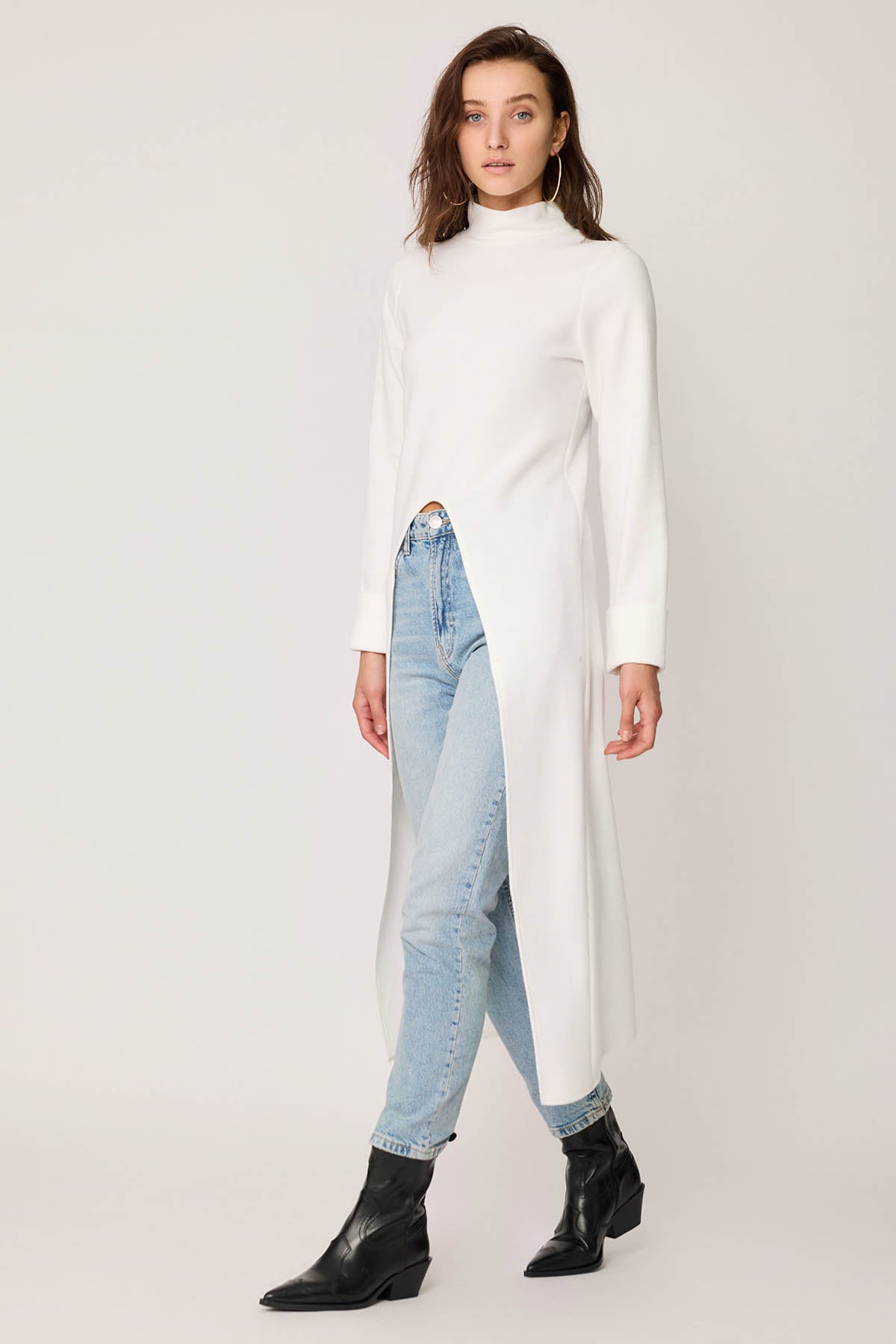 DEEP-SPLIT KNITTED BLOUSE