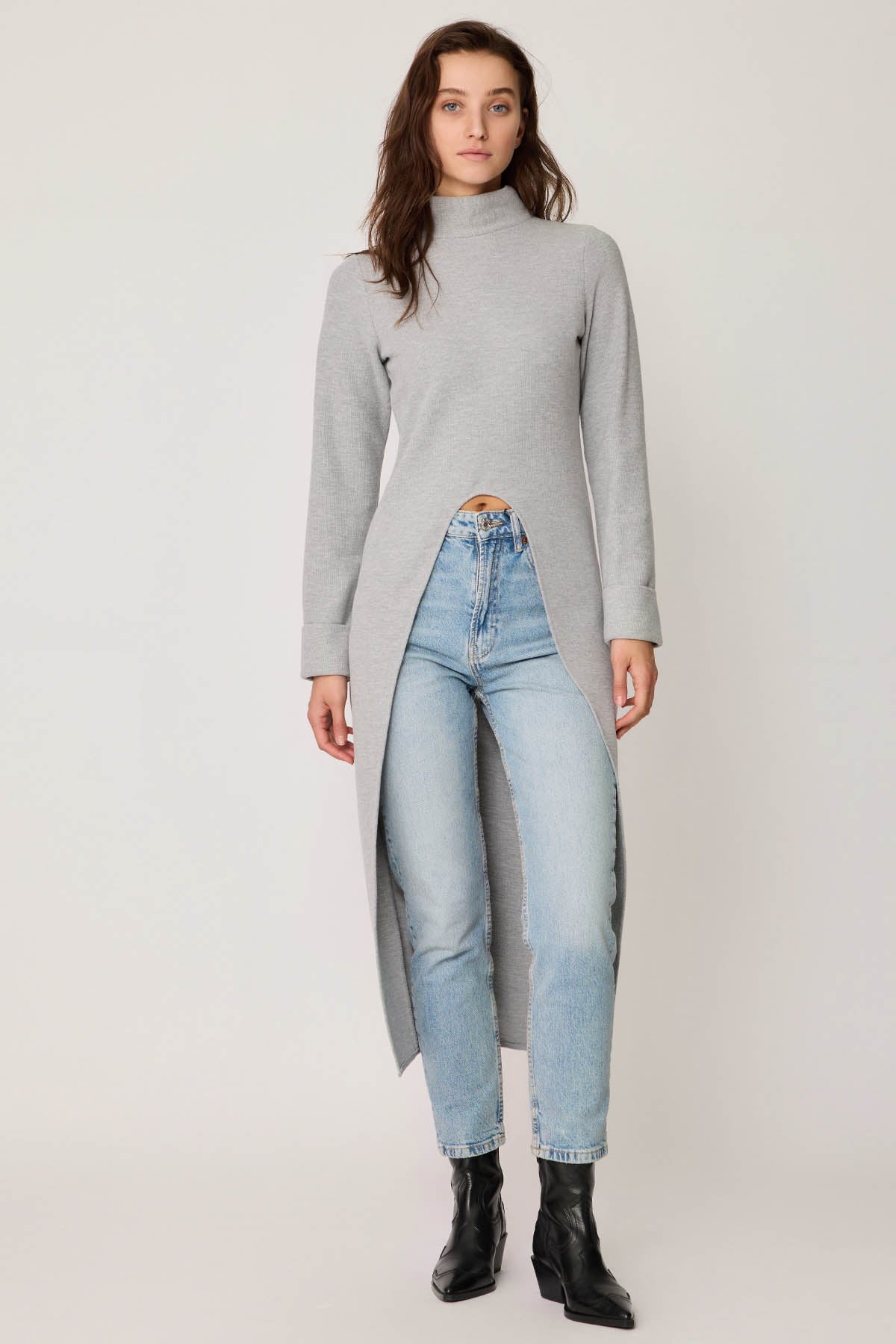 DEEP-SPLIT KNITTED BLOUSE