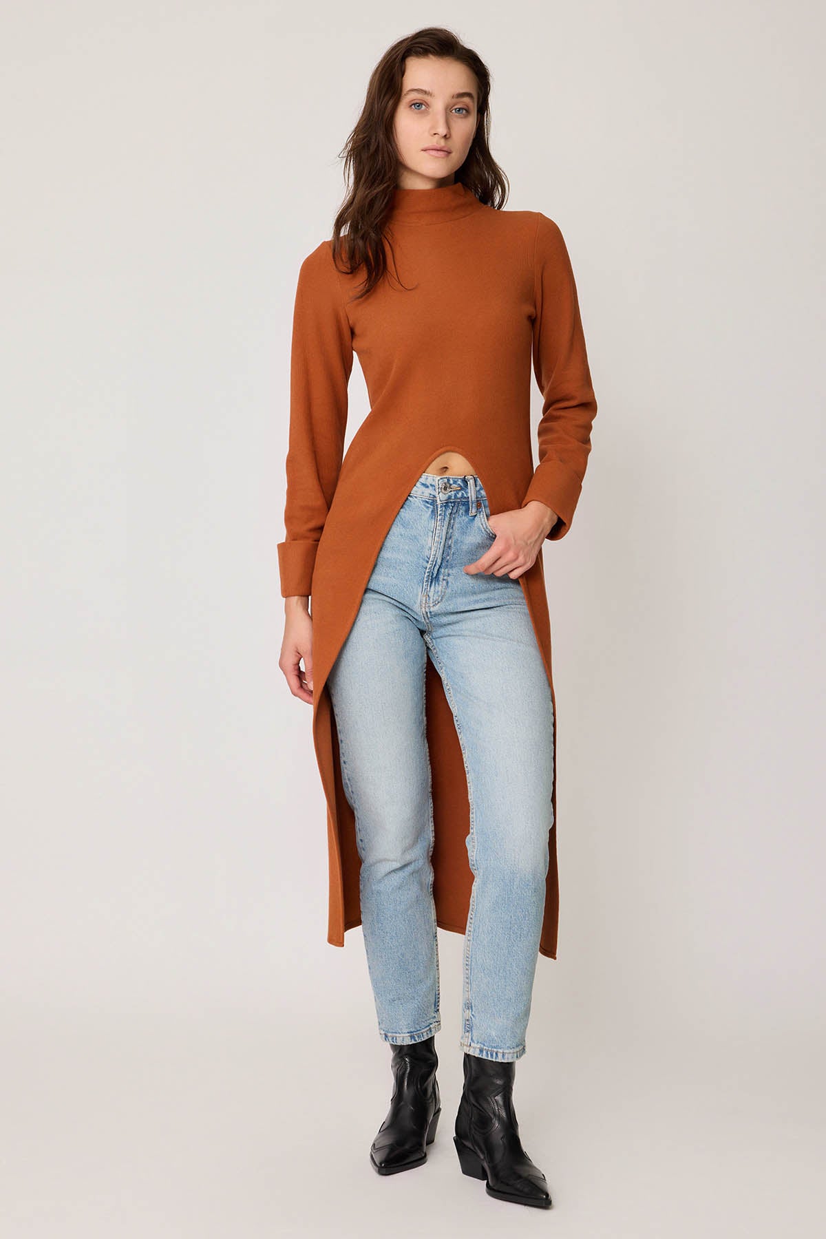 DEEP-SPLIT KNITTED BLOUSE