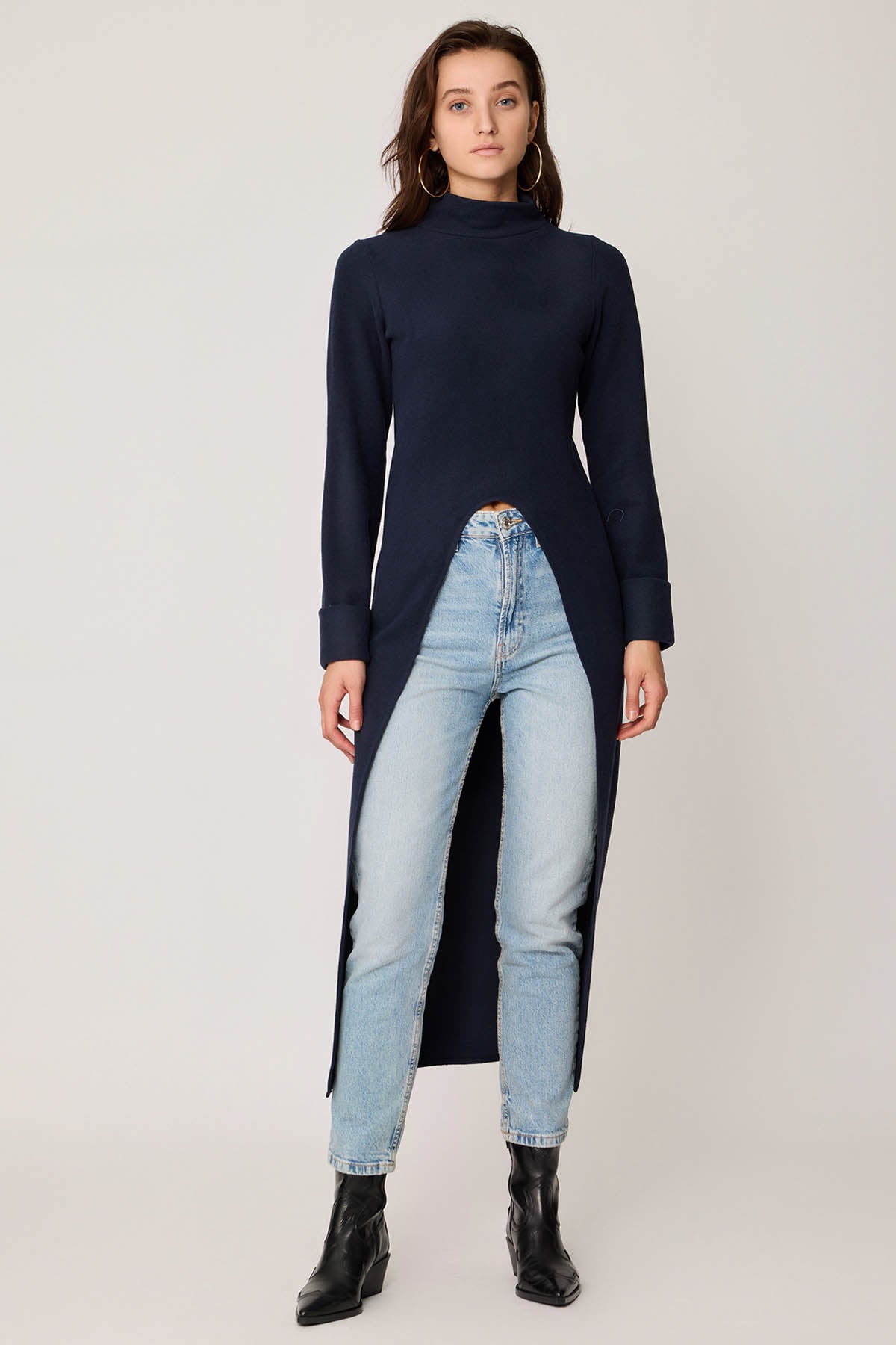 DEEP-SPLIT KNITTED BLOUSE