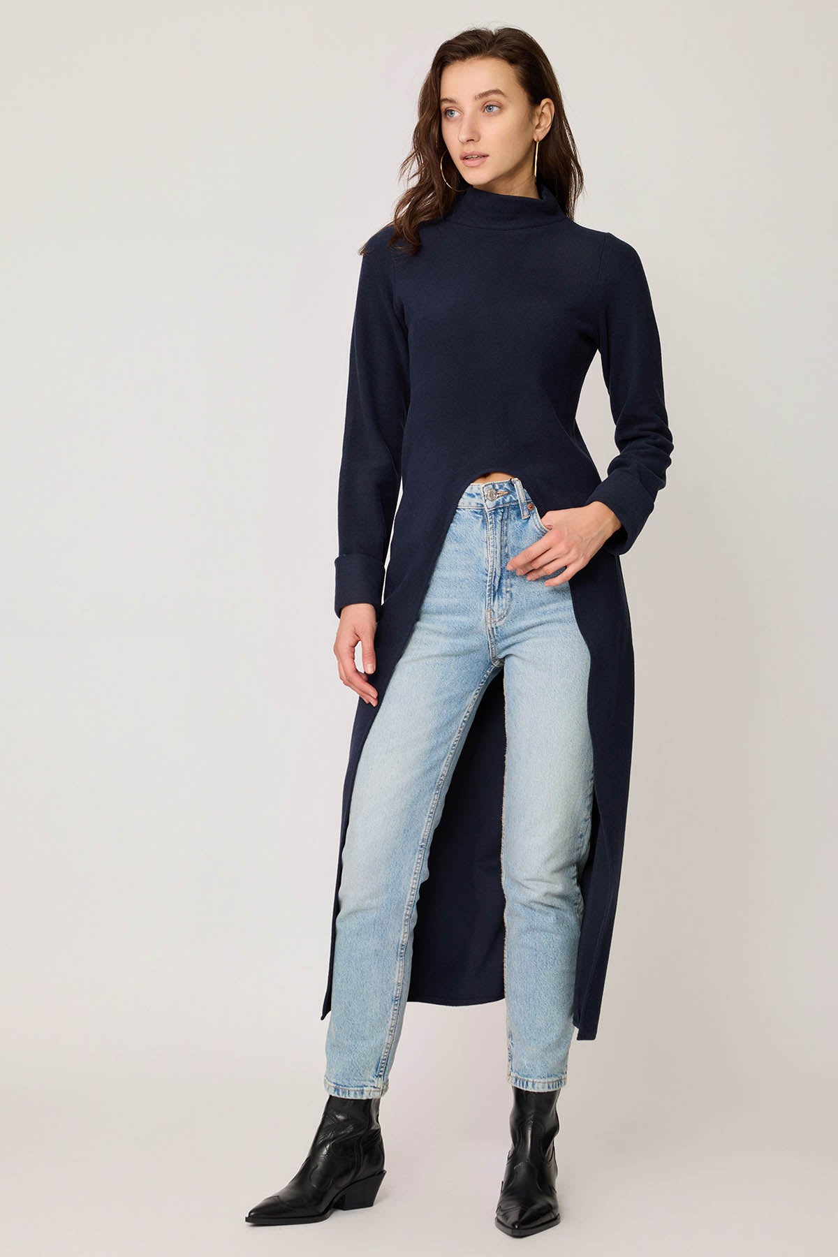DEEP-SPLIT KNITTED BLOUSE