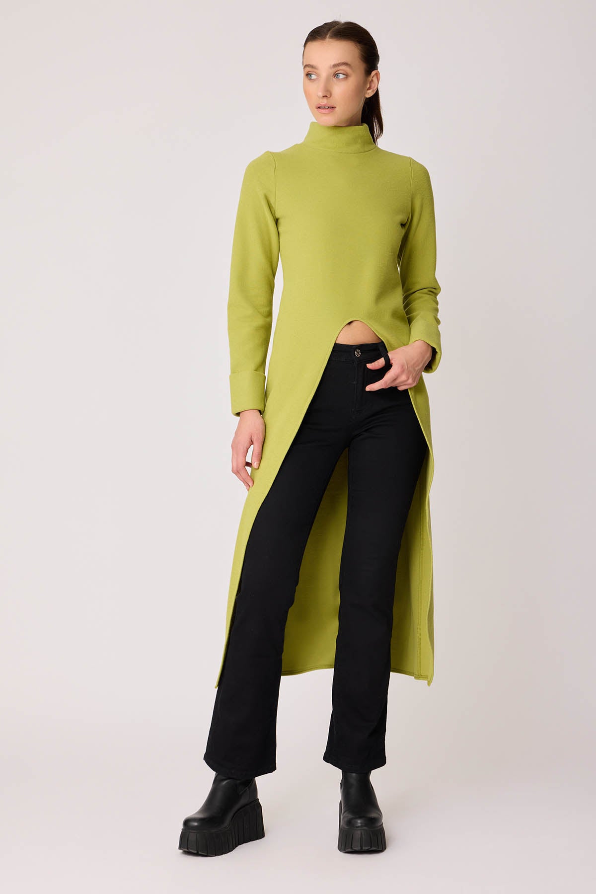 DEEP-SPLIT KNITTED BLOUSE