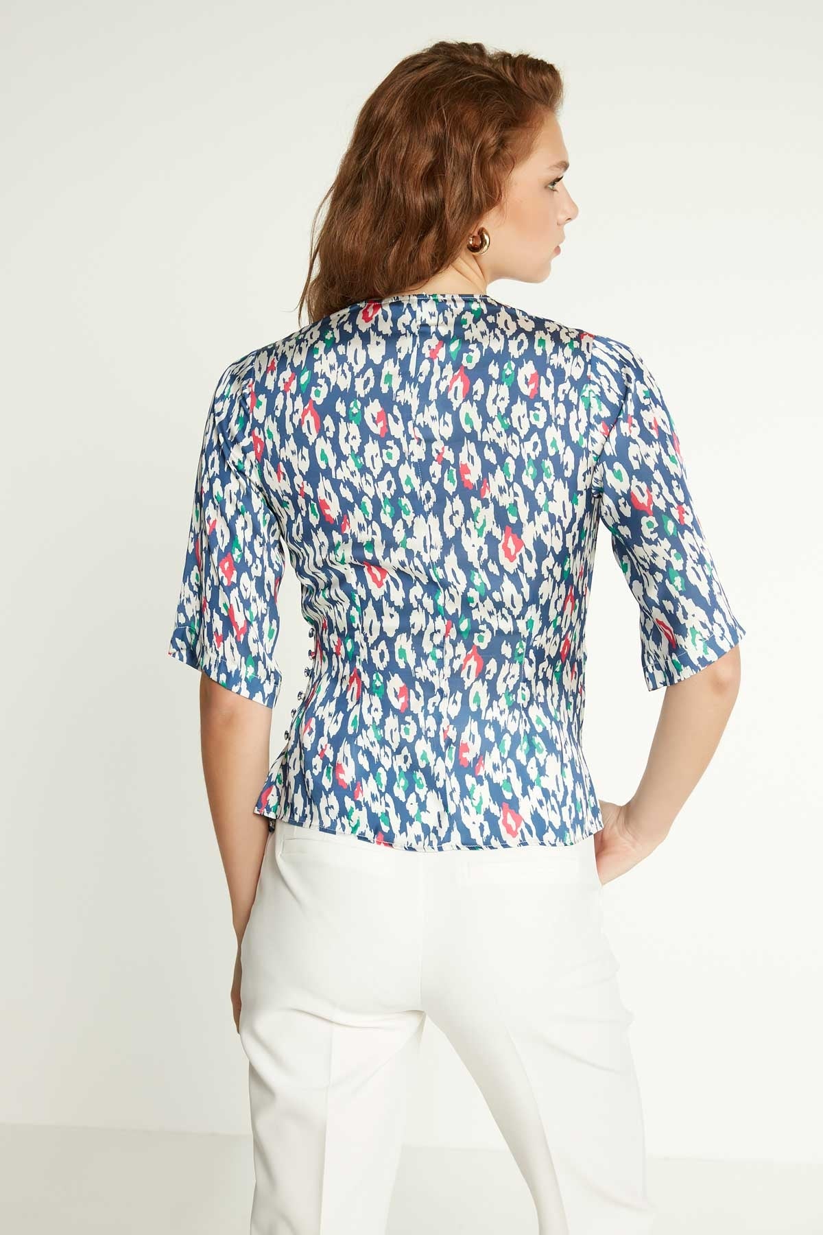 ASTRACT PATTERNED ENVELOPE SHORT SLEEVE BLOUSE