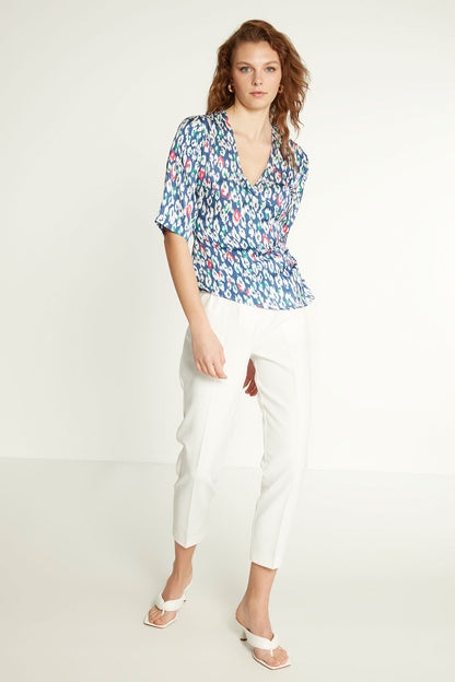 ASTRACT PATTERNED ENVELOPE SHORT SLEEVE BLOUSE