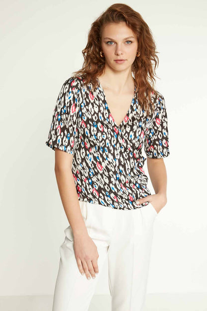 ASTRACT PATTERNED ENVELOPE SHORT SLEEVE BLOUSE