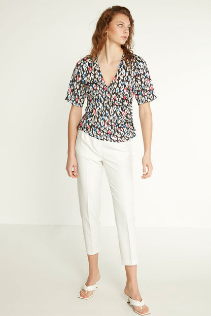ASTRACT PATTERNED ENVELOPE SHORT SLEEVE BLOUSE